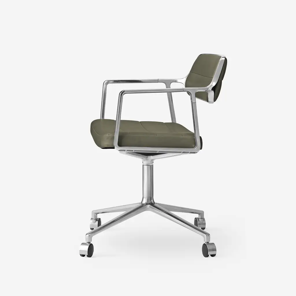 Vipp Swivel Chair | 453, Bosco Green, Castors