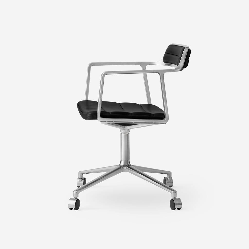 Vipp Swivel Chair | 452 - vipp452 - Black, Castors