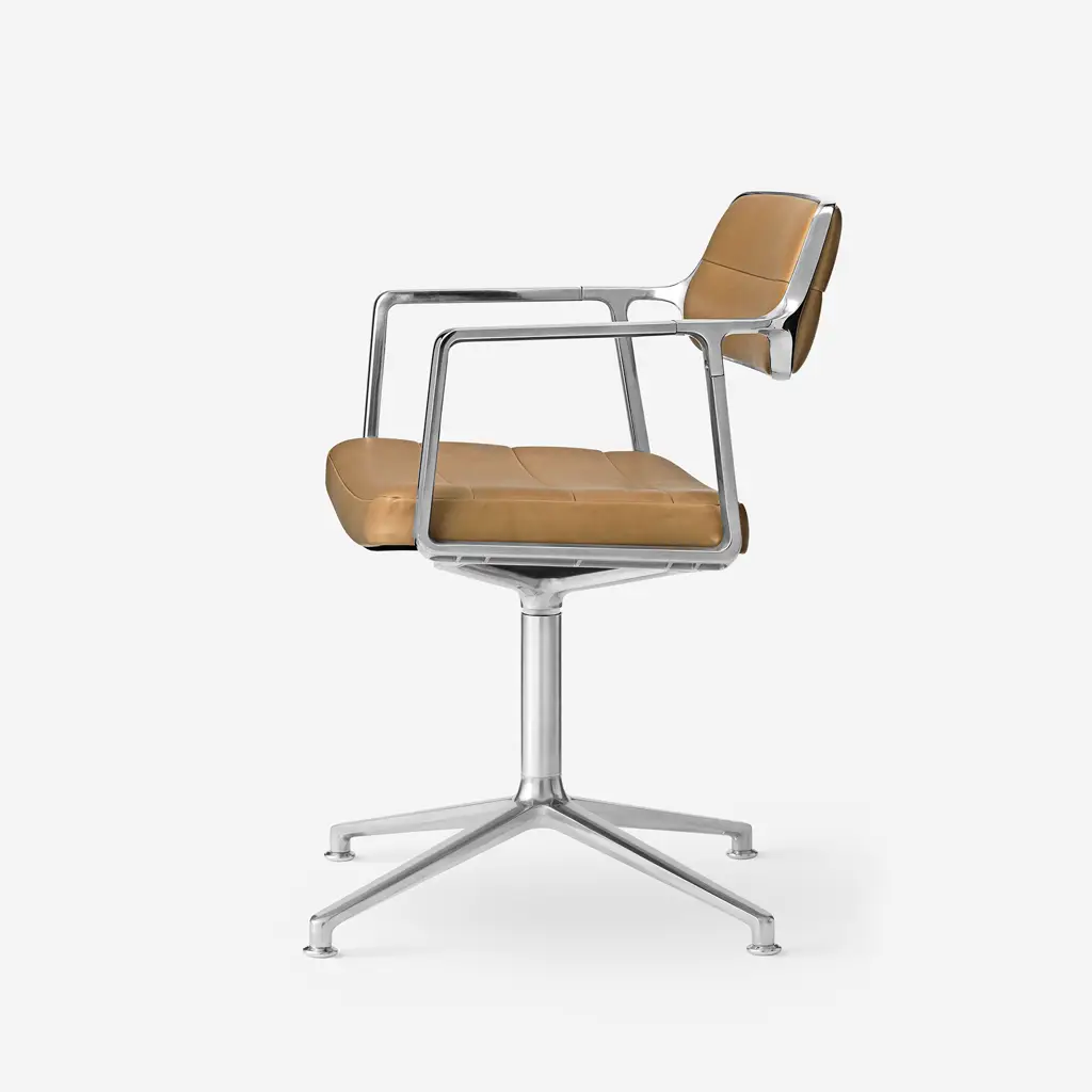 Vipp Swivel Chair | 453, Camel, Gliders