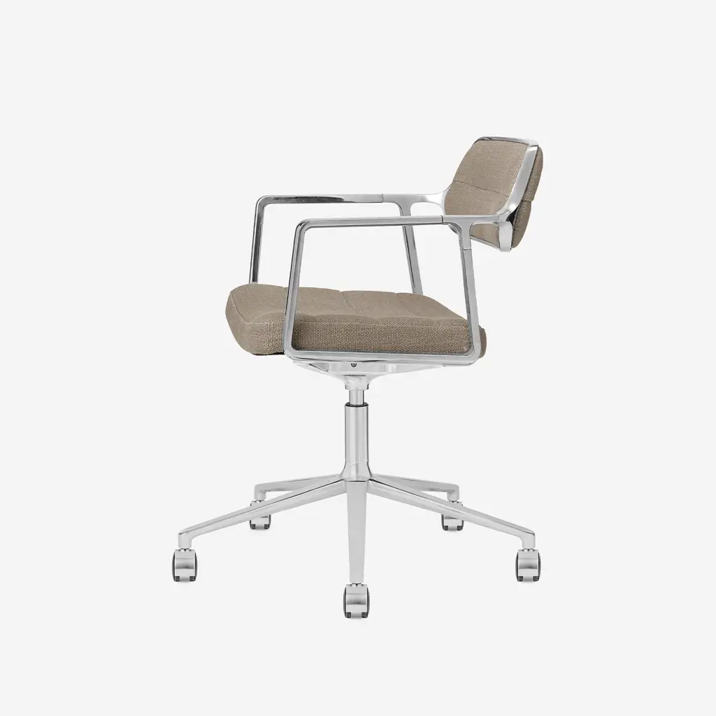 Vipp Swivel Chair | 453+, Dark Sand textile, Castors