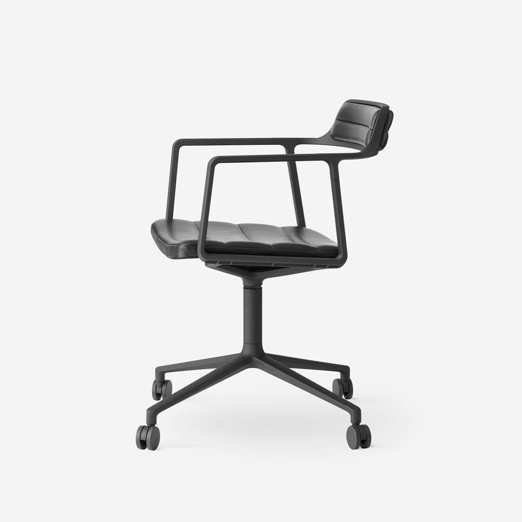 Vipp Swivel Chair | 452 - vipp452 - Black/Black frame, Castors