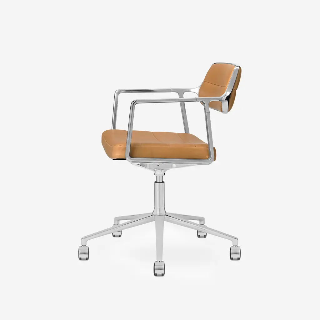 Vipp Swivel Chair | 453+, Camel, Castors