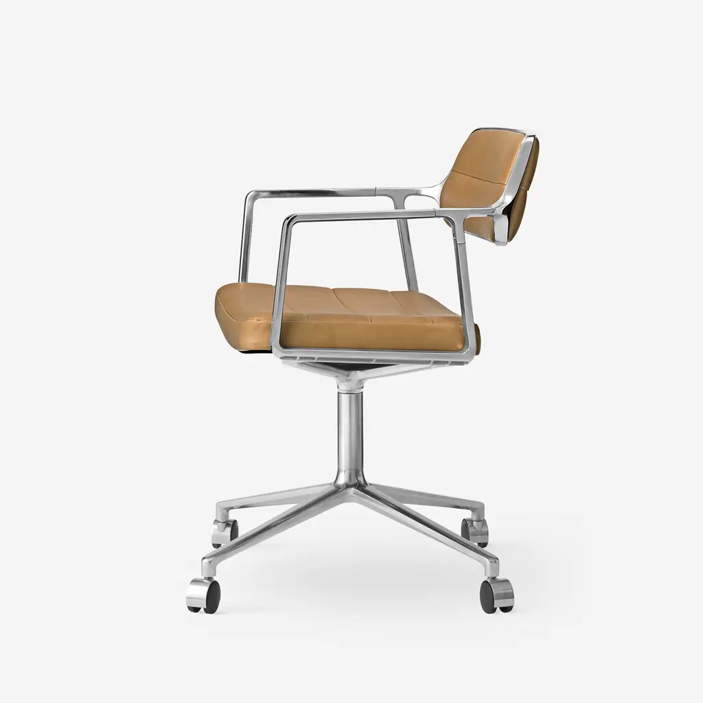 Vipp Swivel Chair | 453, Camel, Castors